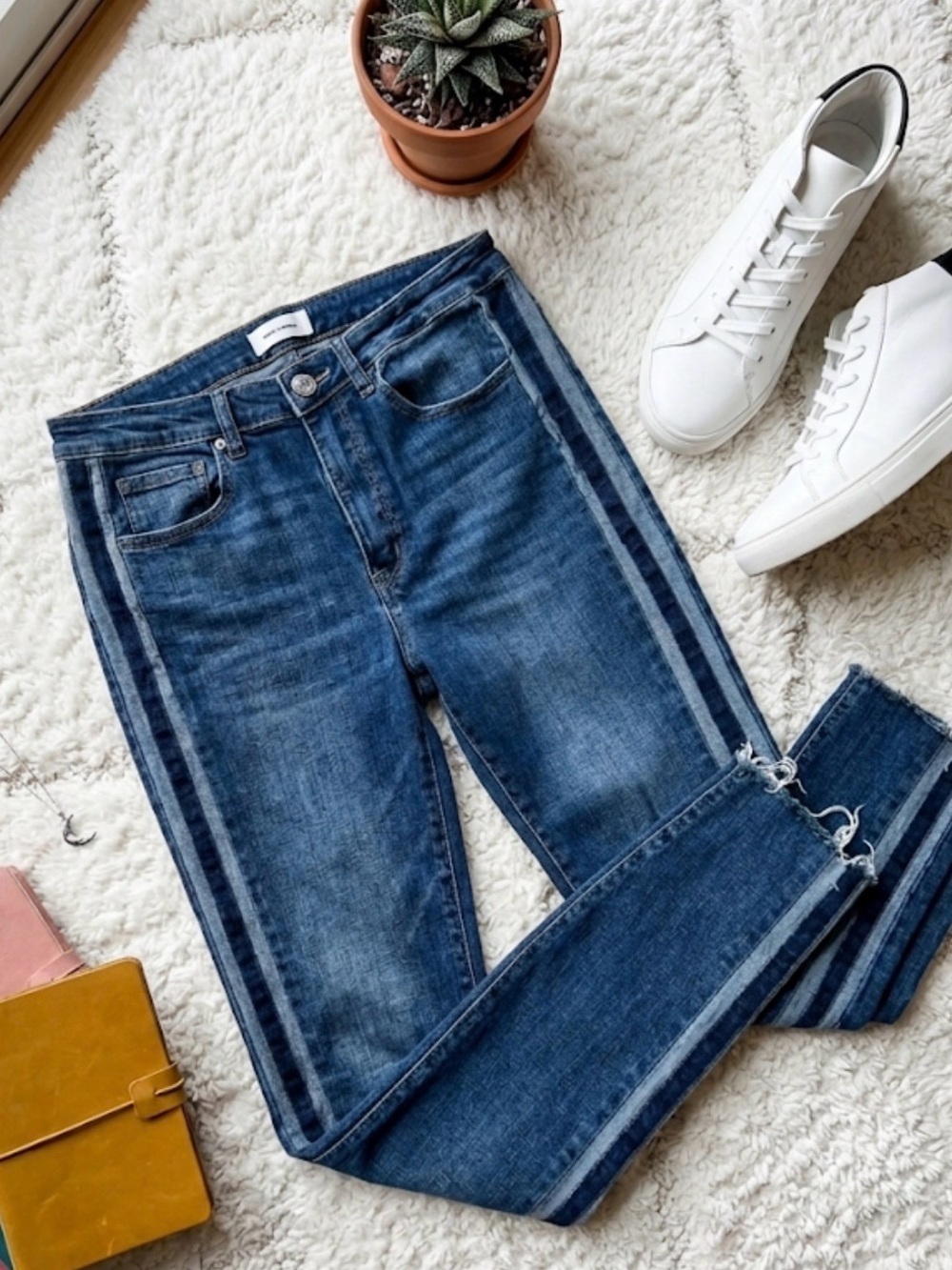 Skinny Ankle Jeans With Side Stripe And Raw Hem